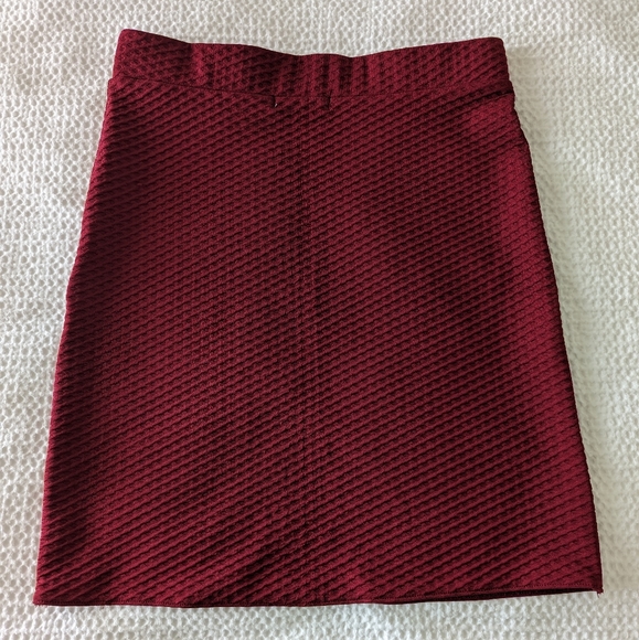 Burgundy bodycon mini skirt - Picture 2 of 3